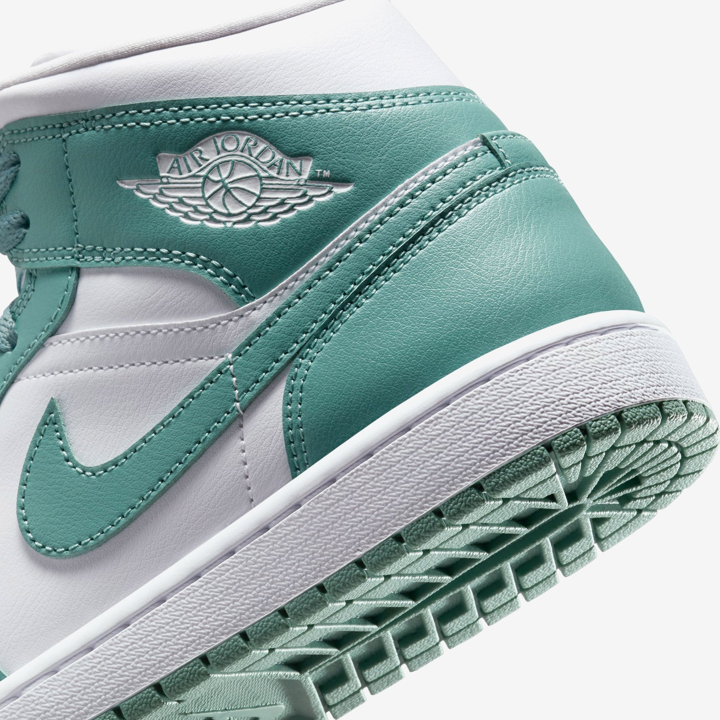 Wmns Air Jordan 1 Mid