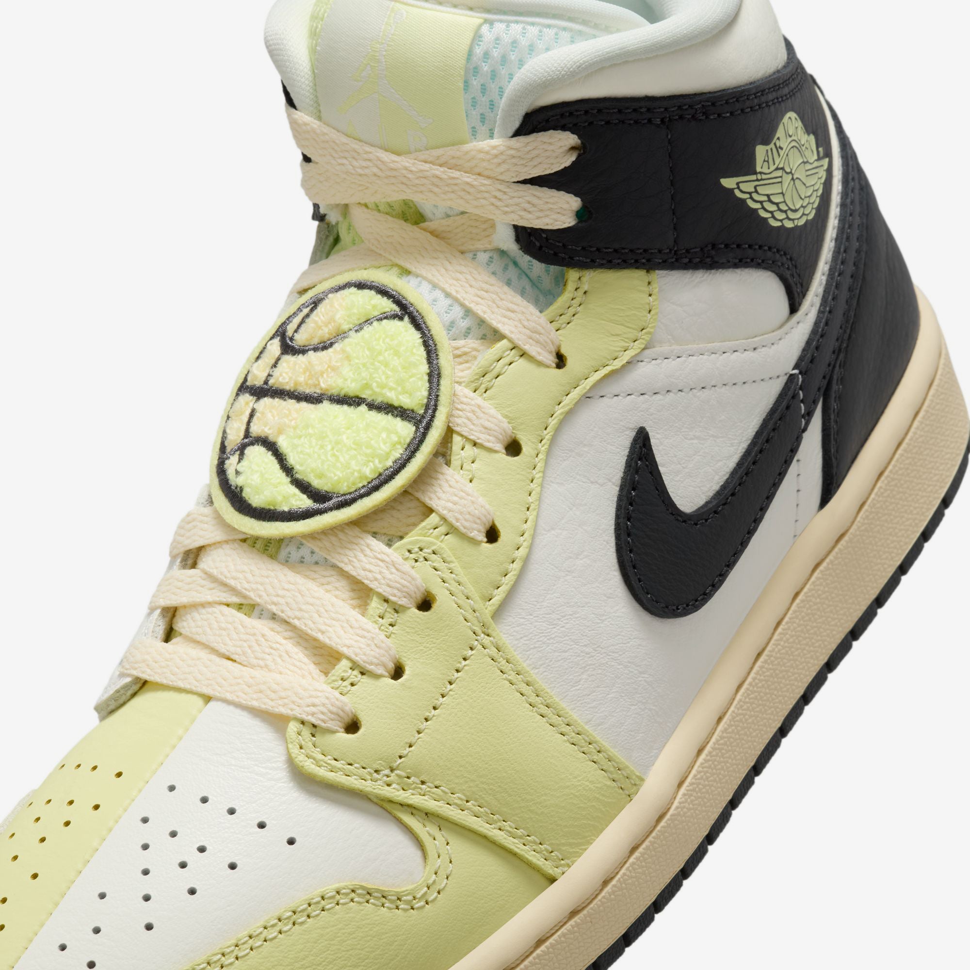 Wmns Air Jordan 1 Mid SE
