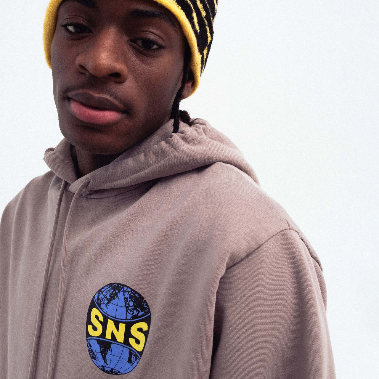 Globe Hoodie | SNS-1294-6100