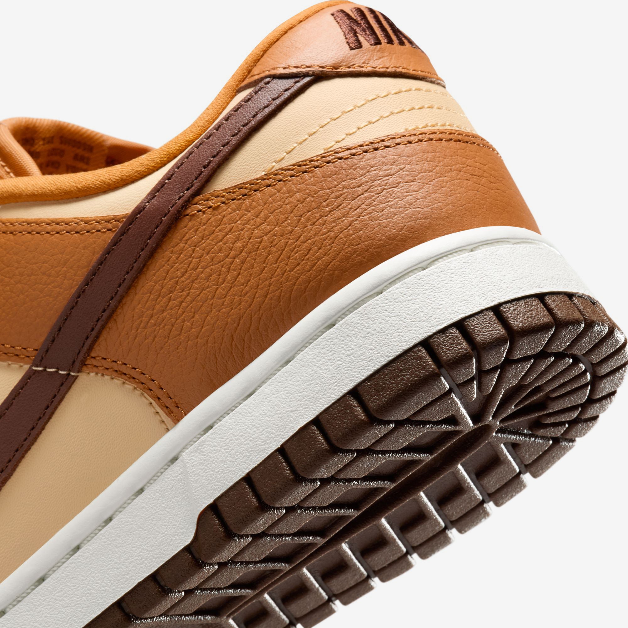 Dunk Low SE