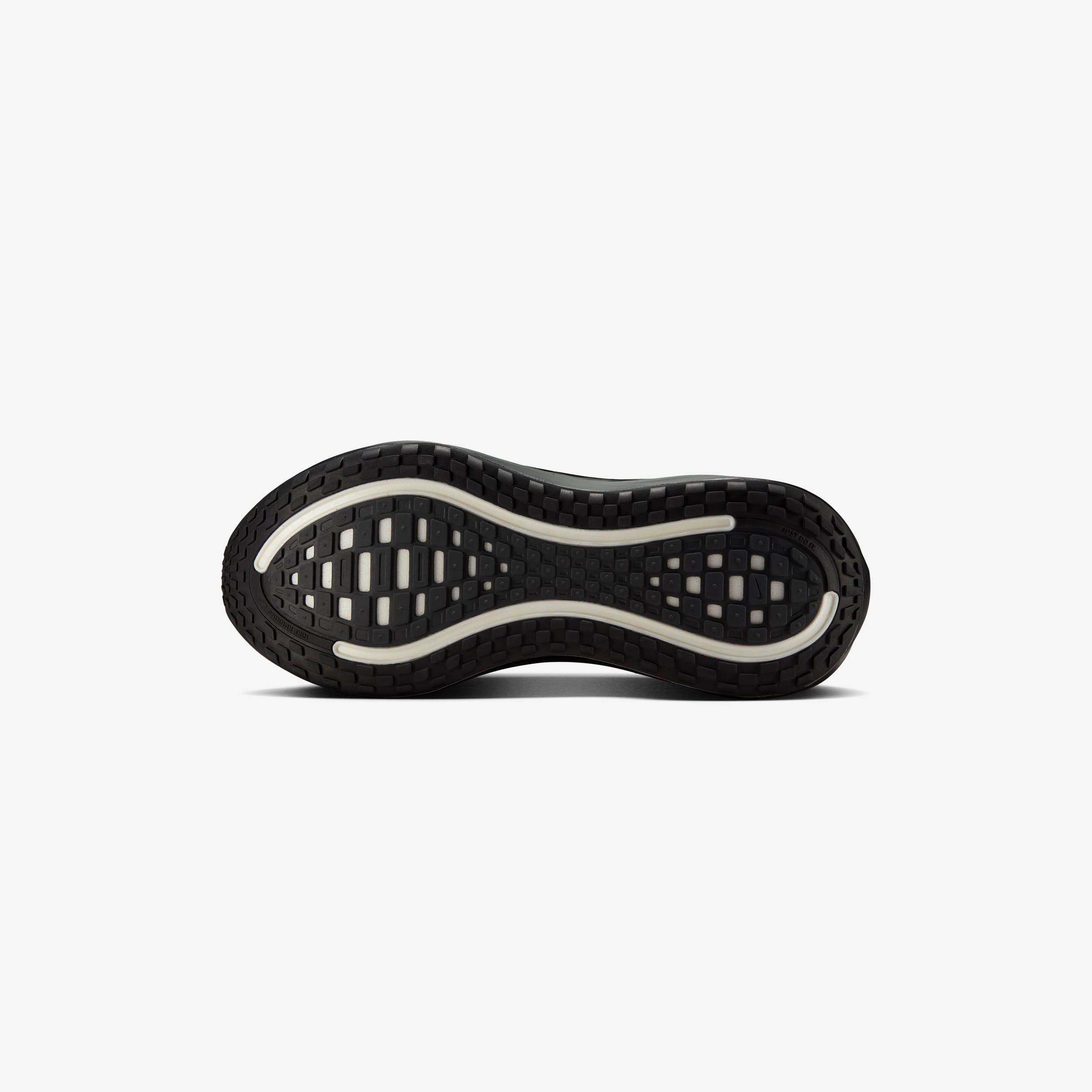 Wmns Vomero Plus