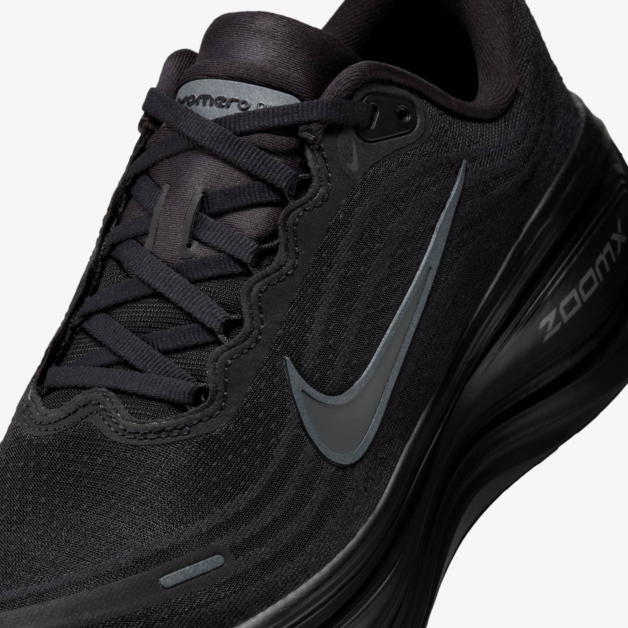 Wmns Vomero Plus