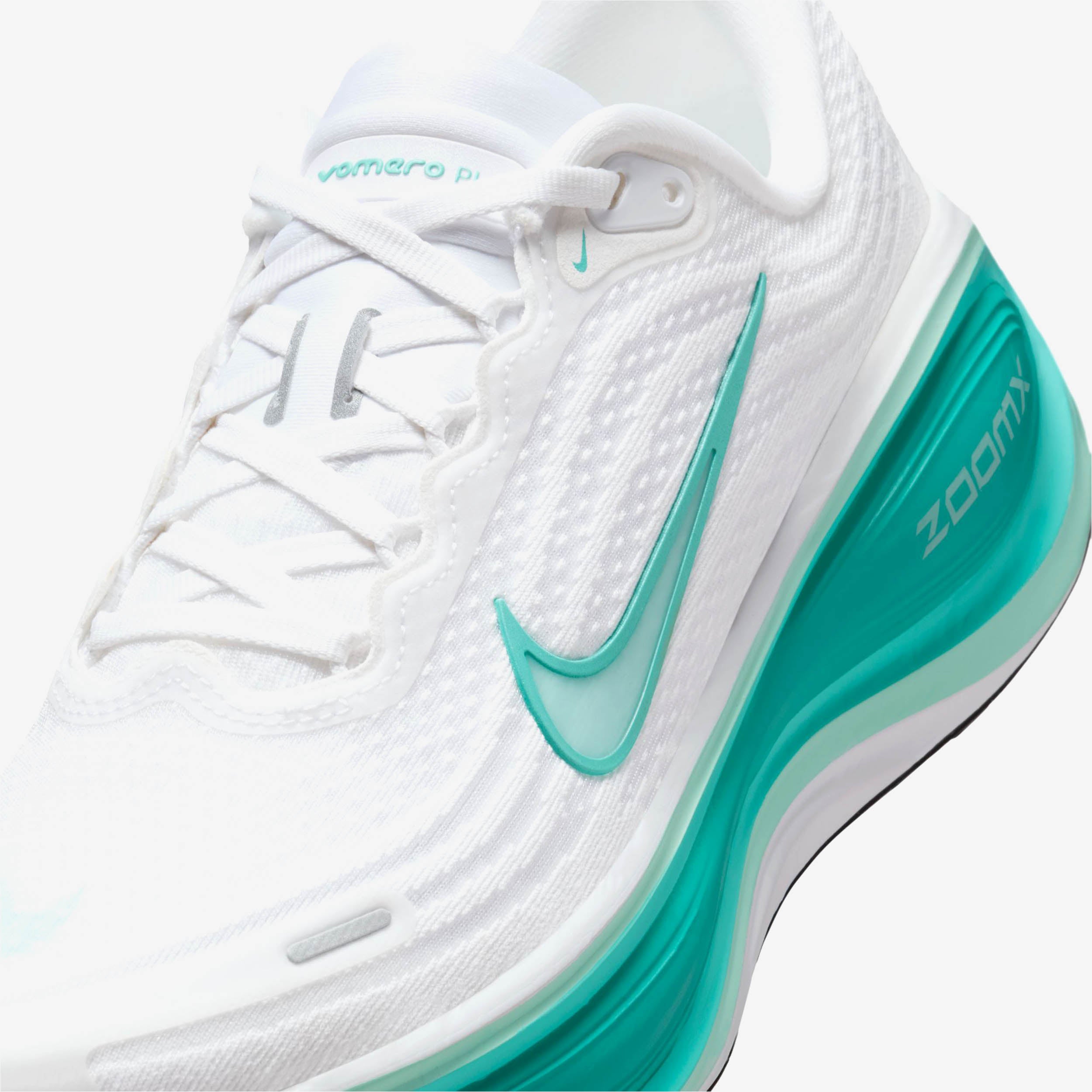 Wmns Vomero Plus