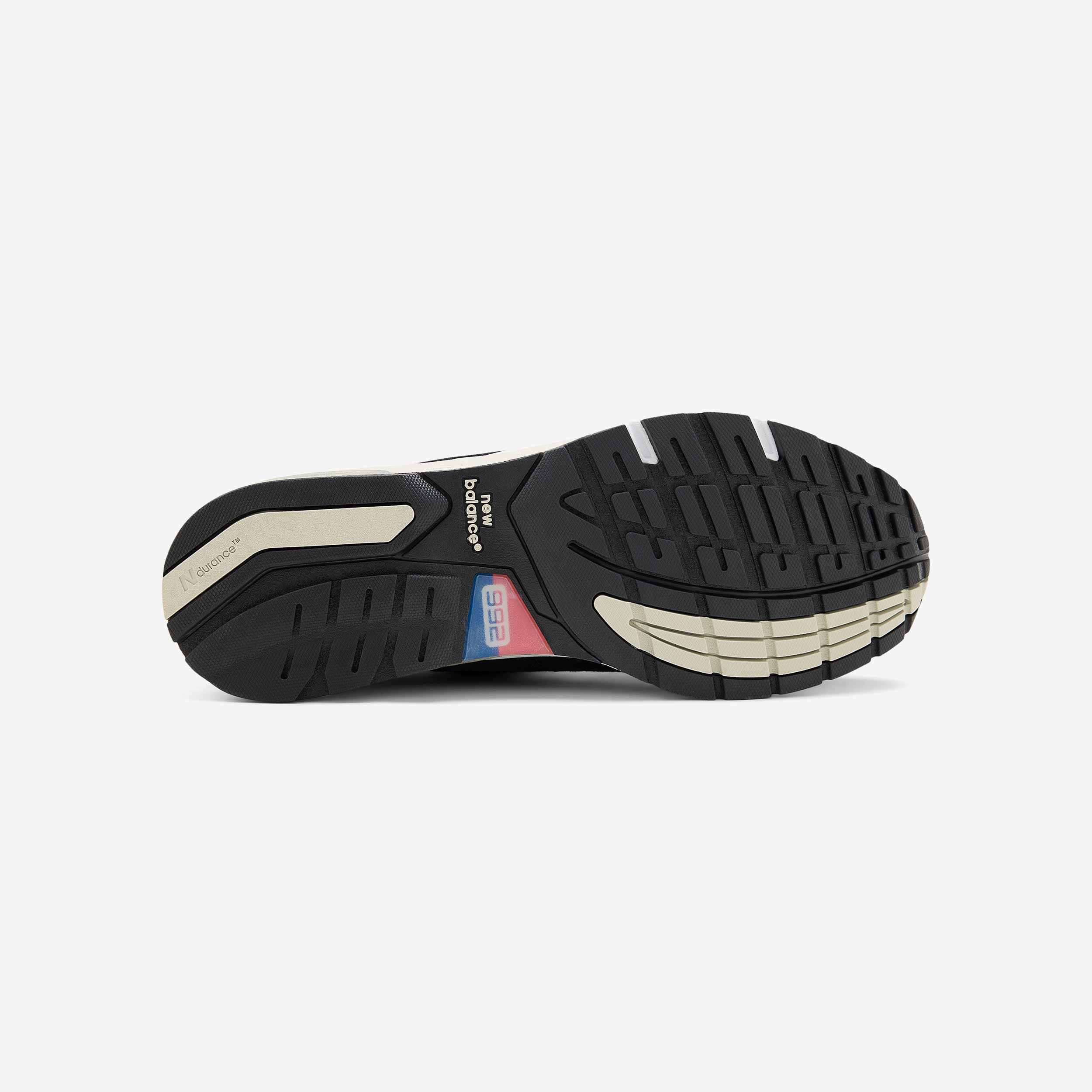 992