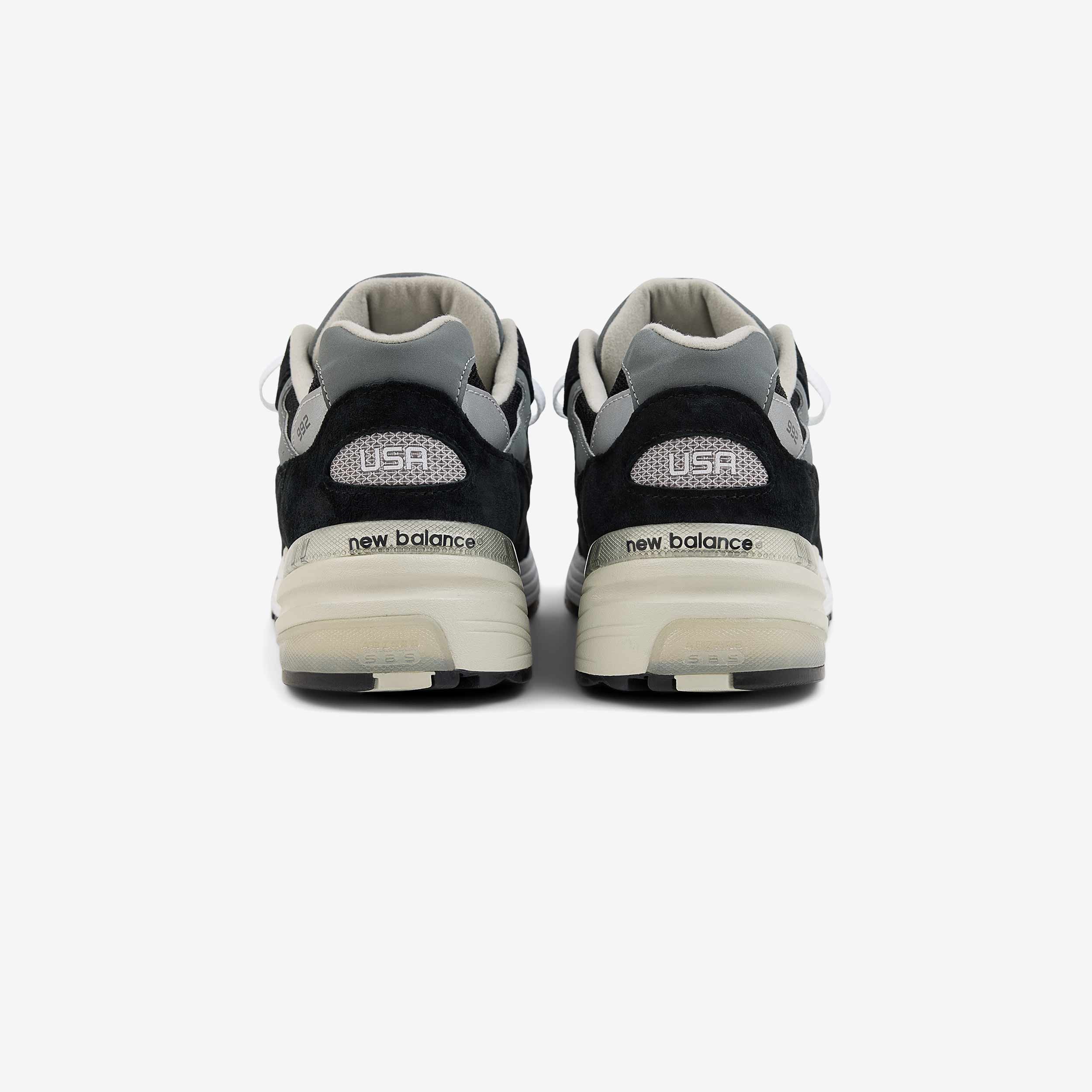 992