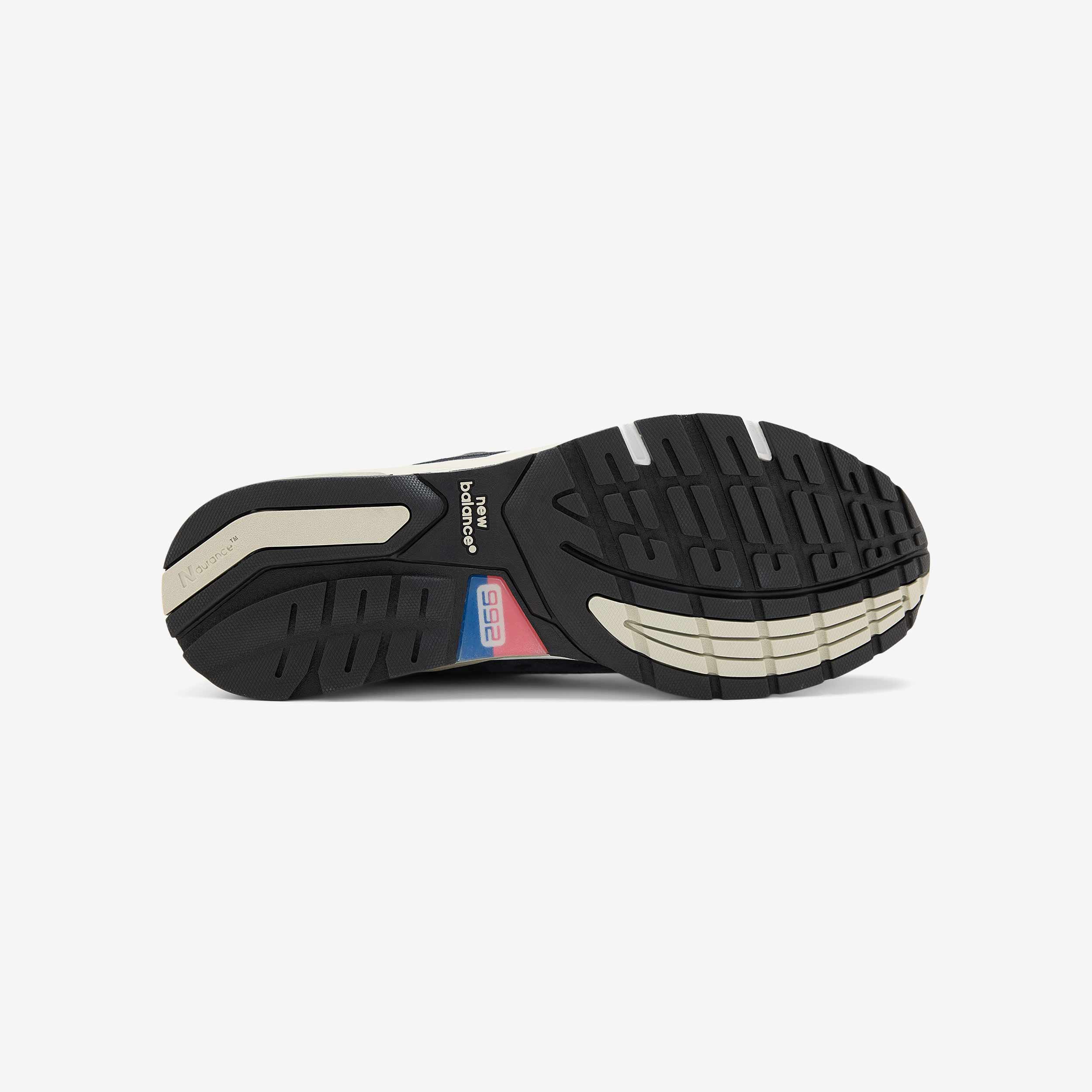 992